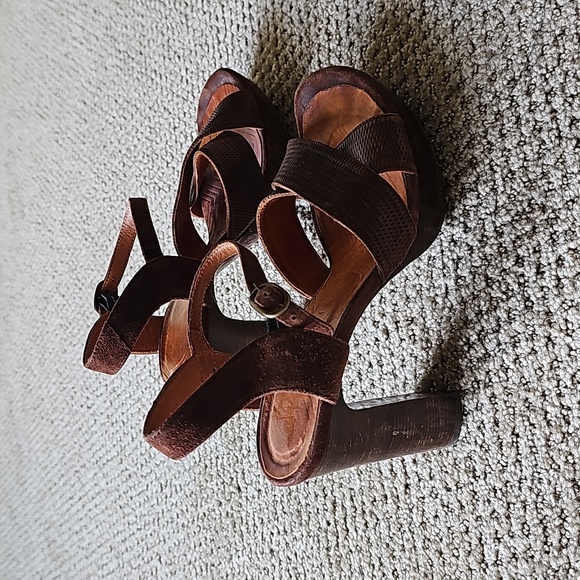 Chief Mihara ladies heeled leather sandals. Gently used condition 37.5 - Picture 3 of 9